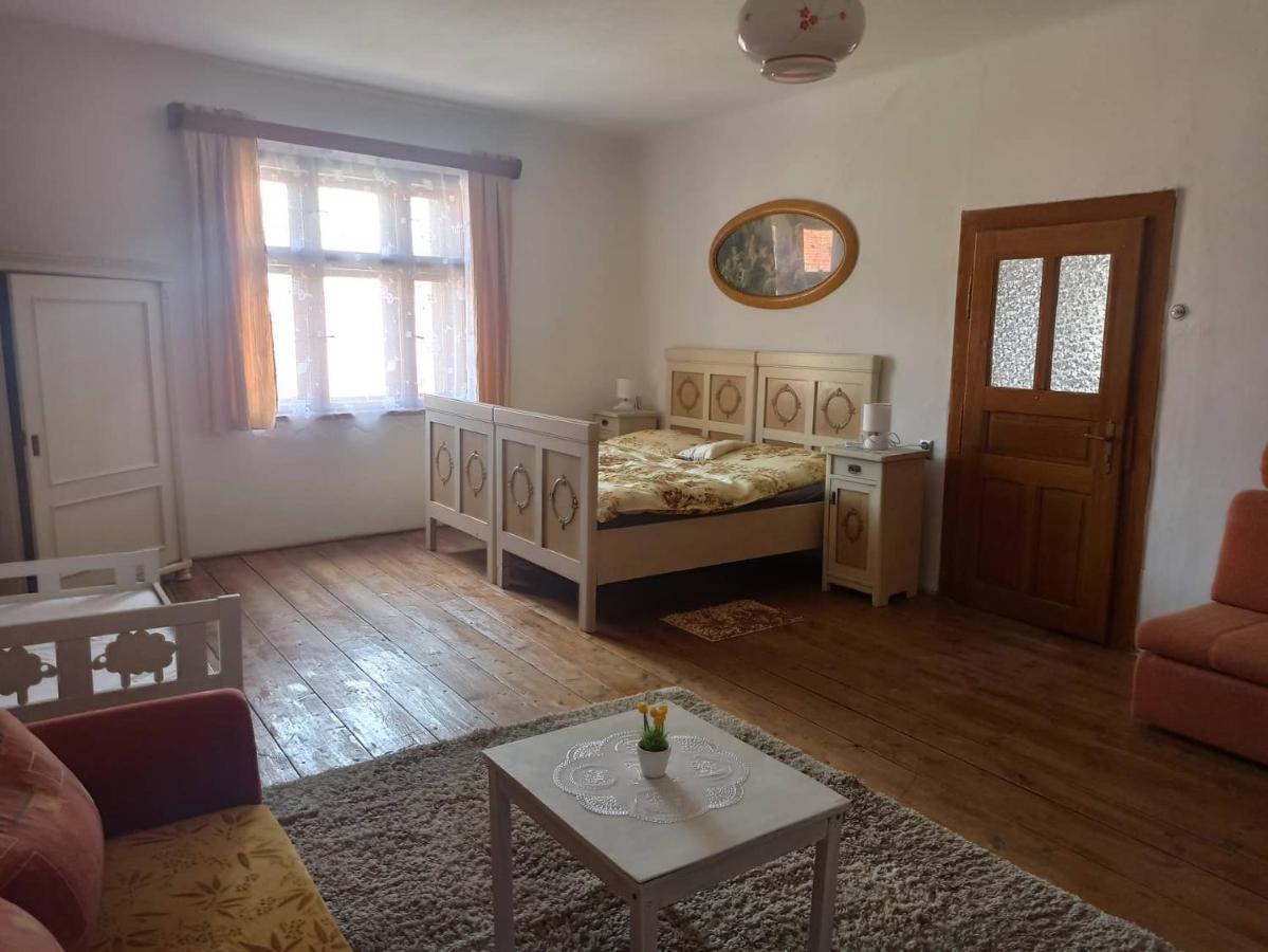 Apartman Menany Bagian luar foto