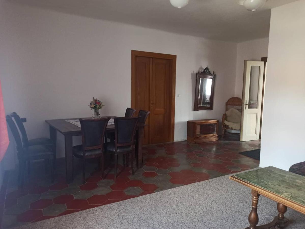 Apartman Menany Bagian luar foto