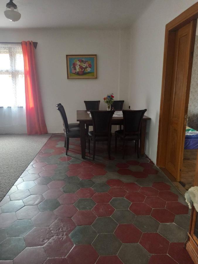 Apartman Menany Bagian luar foto